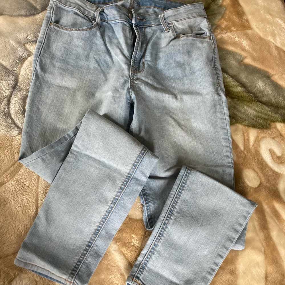 Old Navy Super Skinny Ankle High Rise Jeans.  Light Blue Wash.  Size 8.